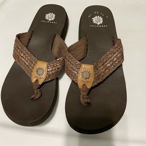 Womens yellow box flip flops